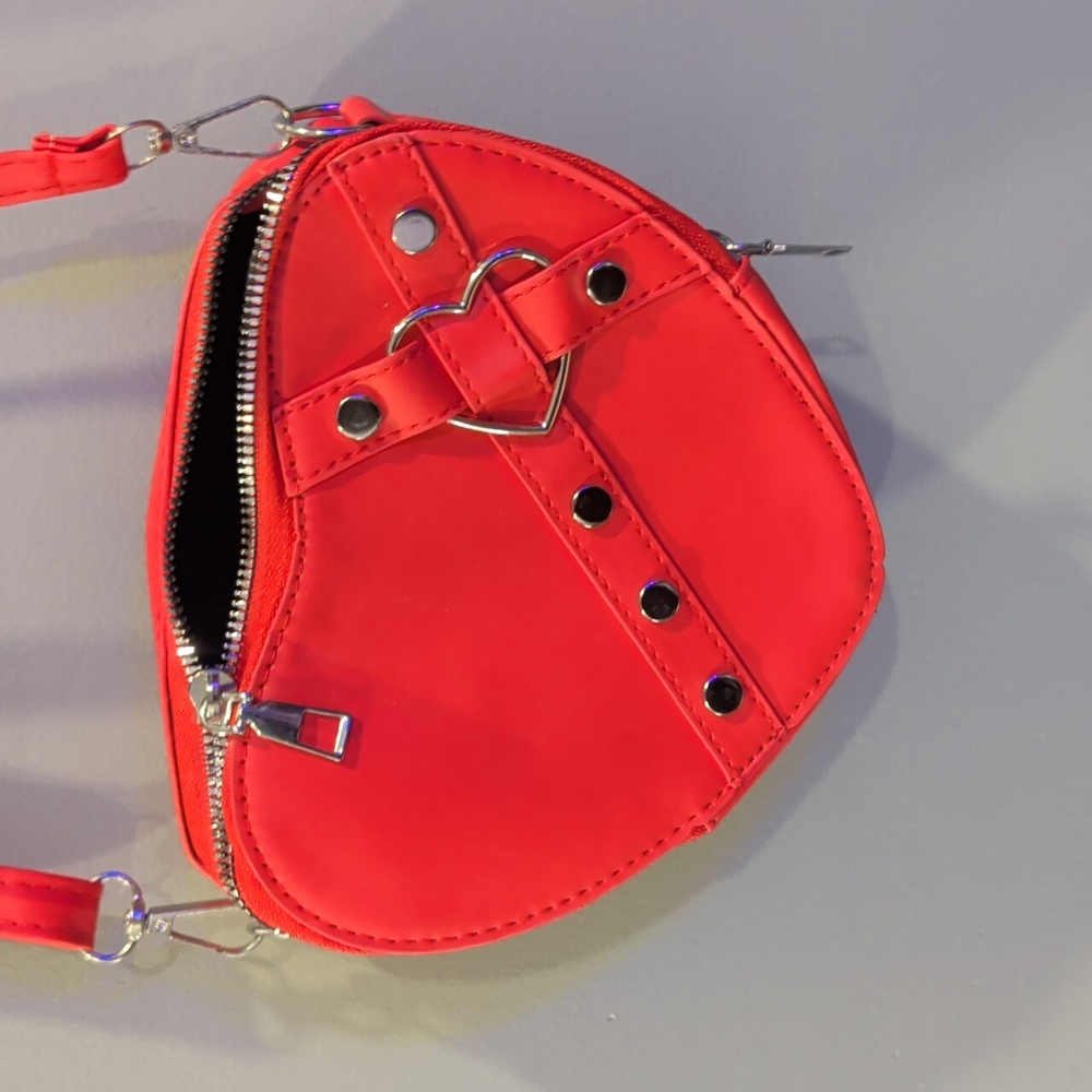 3/$15 Heart bag + free belt